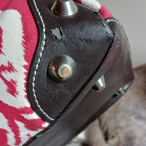 OiOi Nappy Bag with insulated milk bottle holder, changing mat and w/wiper box. - Picture 11 of 12